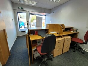 223 Fenwick Rd, Giffnock to rent Building Photo- Image 2 of 2