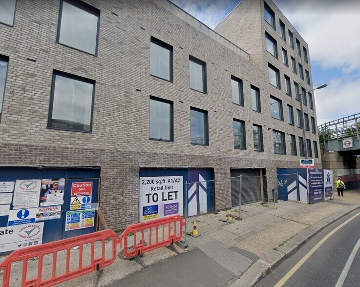 221 Marsh Rd, Pinner for sale - Primary Photo - Image 1 of 1