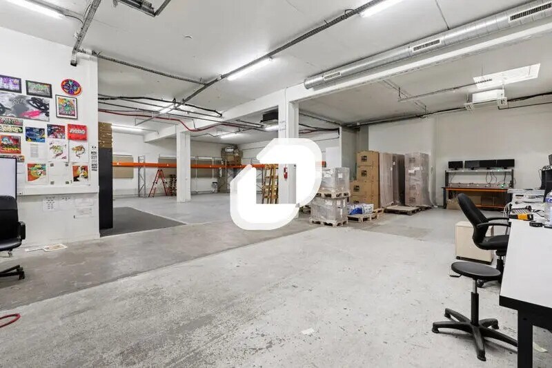 Light Industrial in Nanterre for sale - Interior Photo - Image 3 of 9