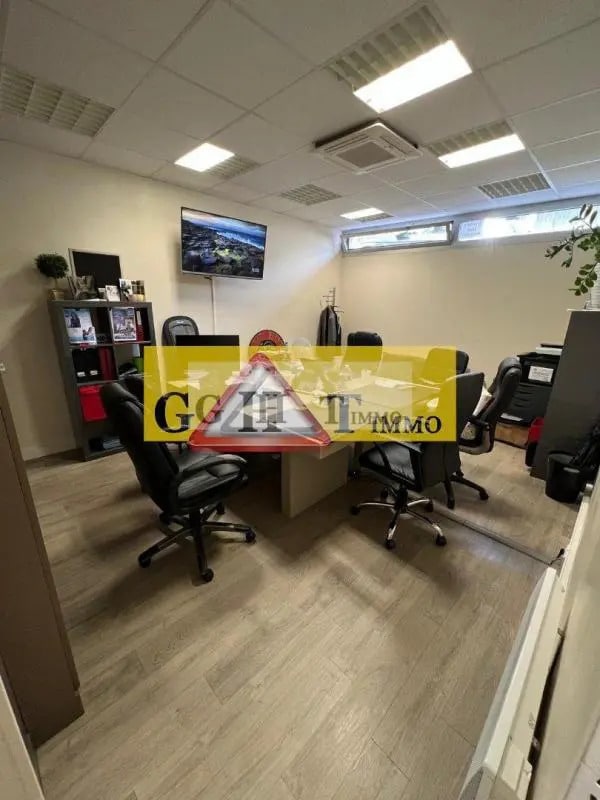Vente Bureaux 74 m² - Photo 1
