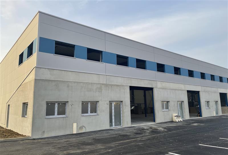 Light Industrial in Courtry to rent Building Photo- Image 1 of 6