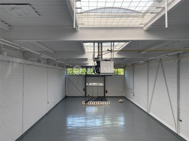 Light Industrial in Sucy-en-Brie to rent - Interior Photo - Image 3 of 6