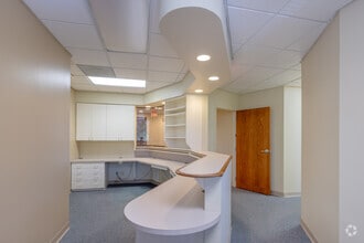 755 S Milwaukee Ave, Libertyville, IL to rent Interior Photo- Image 2 of 7