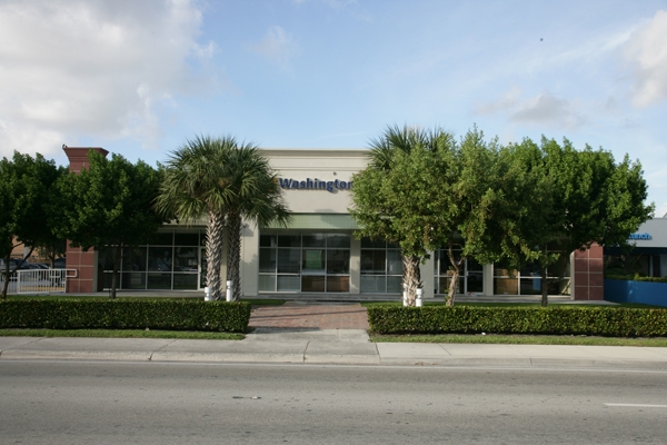 635-637 W 49th St, Hialeah, FL for rent - Building Photo - Image 2 of 3