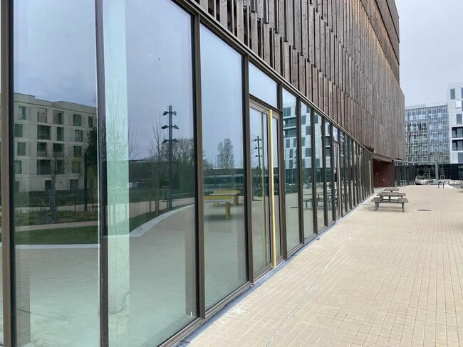 Location Commerce 82 m² à 88 m²