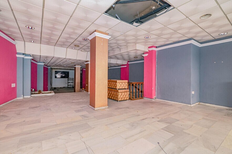 Retail in Granada for sale - Building Photo - Image 3 of 28