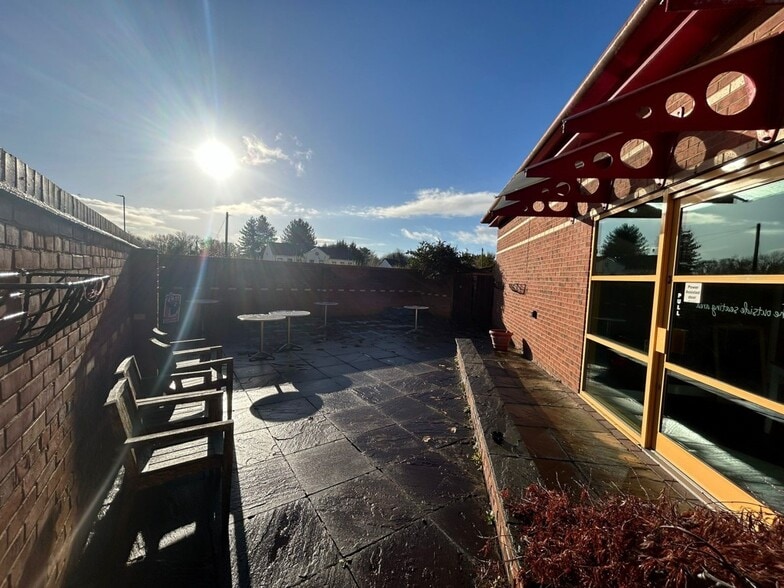 Gadbrook Park, Northwich to rent - Building Photo - Image 2 of 2