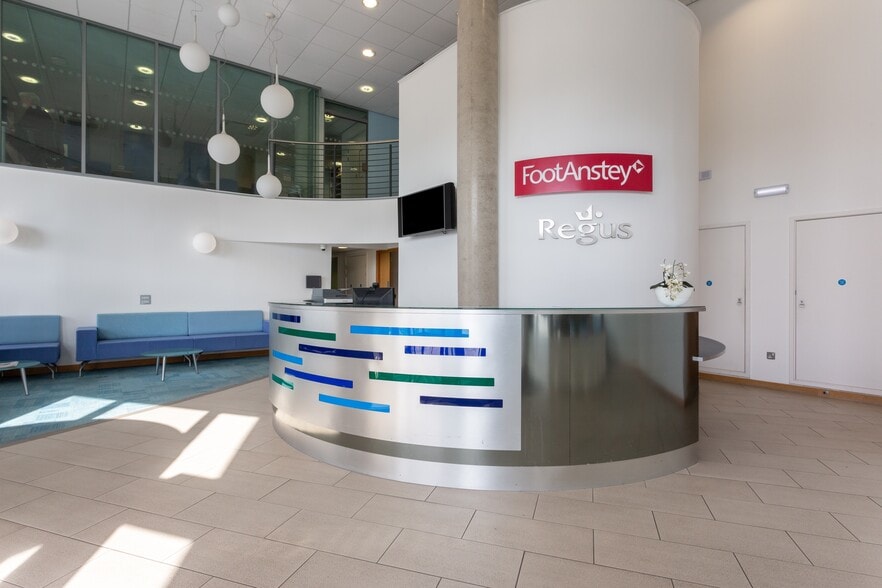North East Quay, Plymouth to rent - Interior Photo - Image 2 of 10