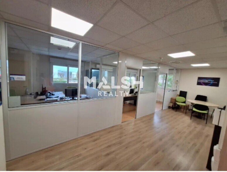 Office in Chassieu to rent - Interior Photo - Image 1 of 5