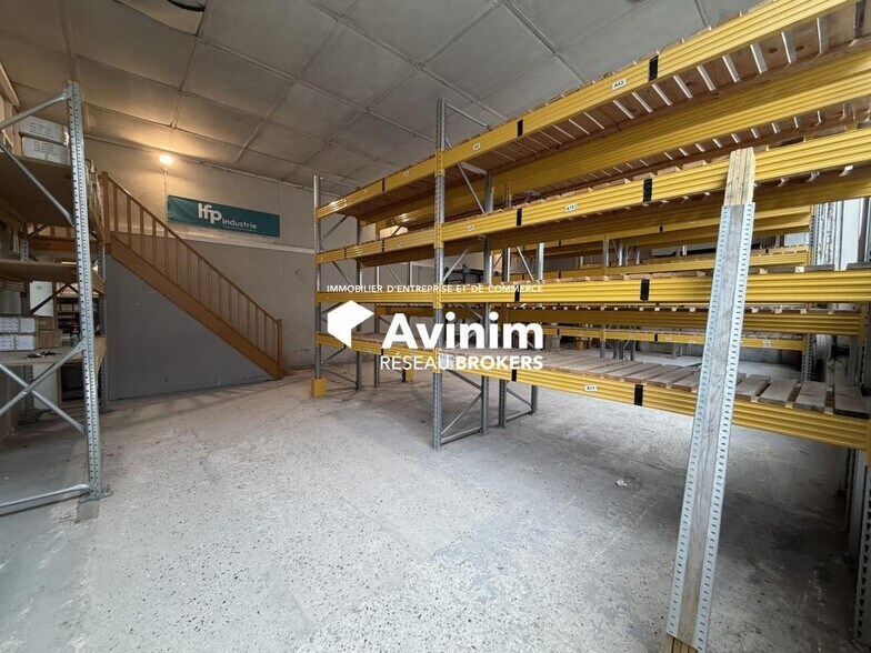 Industrial in Chambly to rent - Interior Photo - Image 2 of 10