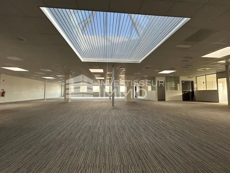 Office in Cergy to rent Interior Photo- Image 1 of 6