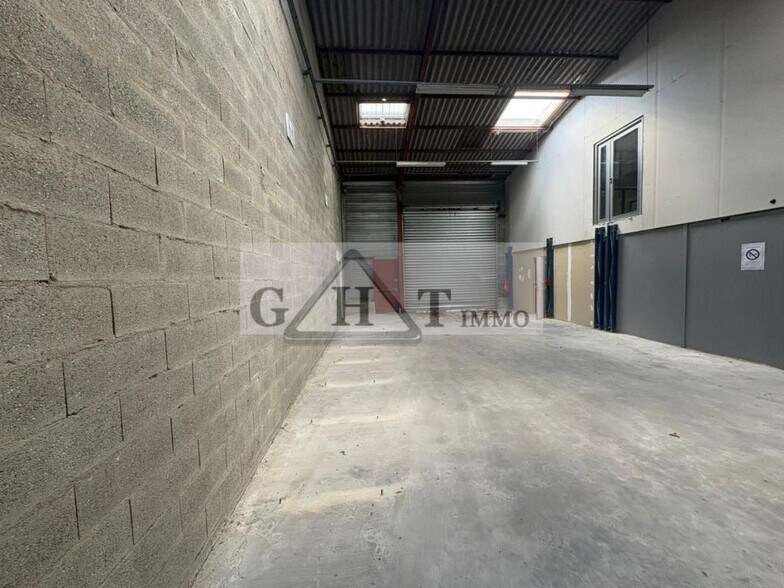 Industrial in Vaux-le-Pénil for sale - Building Photo - Image 1 of 12