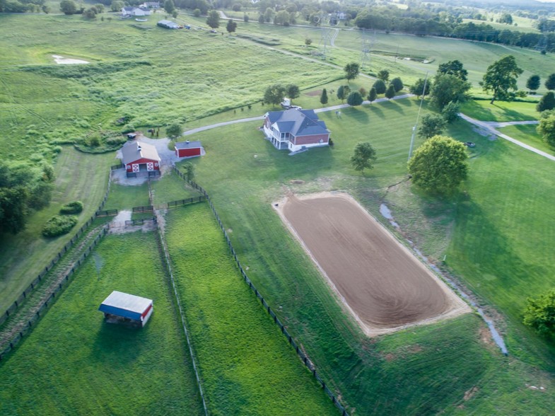 696 Pea Ridge Rd, Stamping Ground, KY for sale - Primary Photo - Image 1 of 1