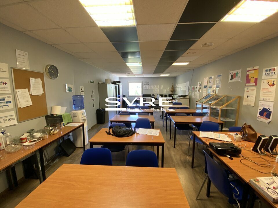 Office in Aubagne to rent Interior Photo- Image 1 of 3