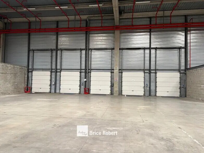 Light Industrial in Mions to rent - Interior Photo - Image 2 of 6