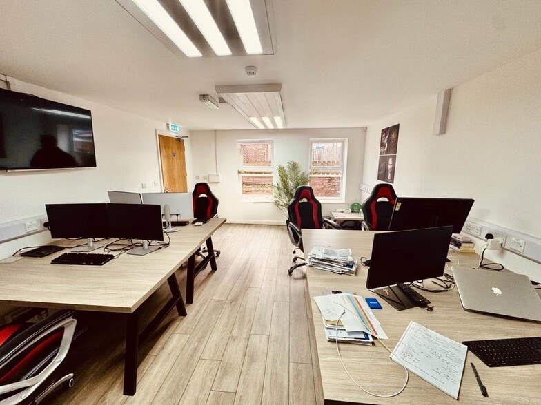 549-559 Liverpool Rd, Manchester to rent - Building Photo - Image 3 of 11
