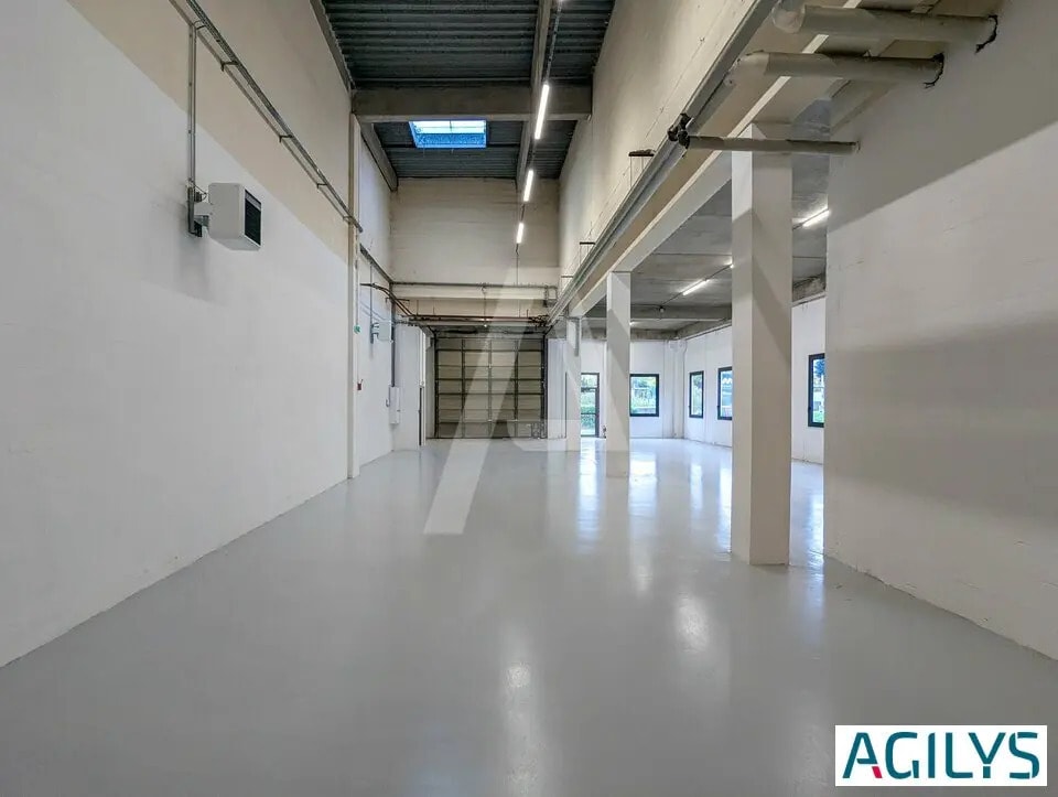 Light Industrial in to rent Interior Photo- Image 1 of 9