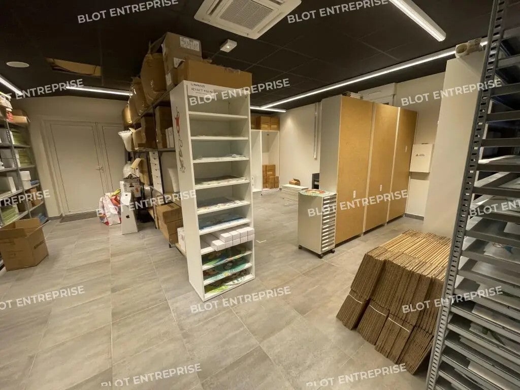 Location Bureaux 192 m² - Photo 1