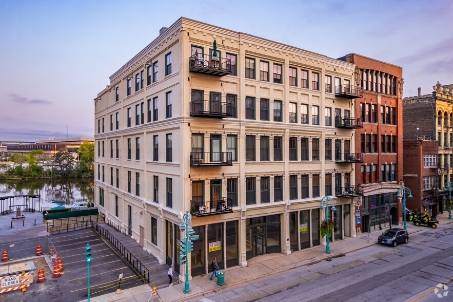 201-205 N Water St, Milwaukee, WI for sale - Primary Photo - Image 1 of 1