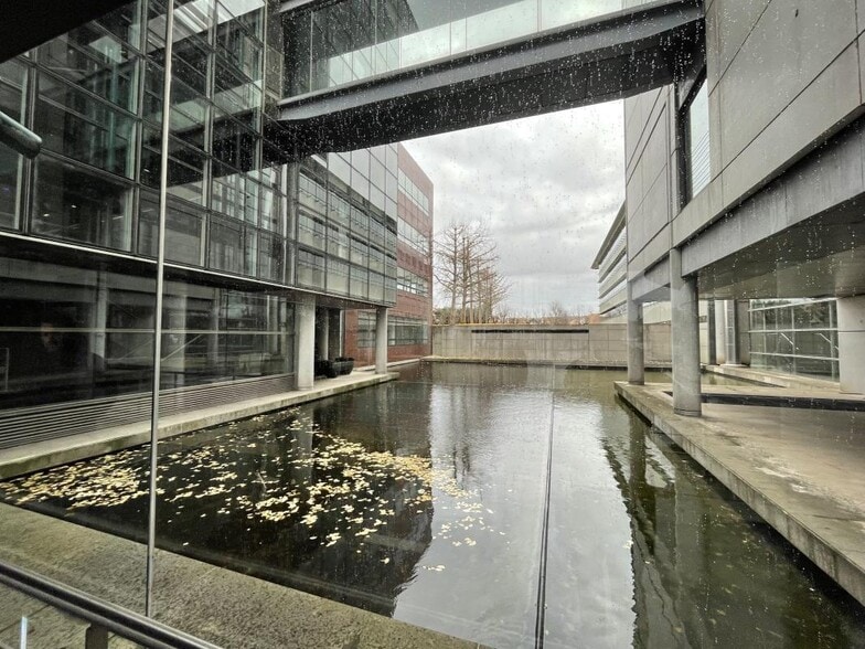 Office in Rueil-Malmaison to rent - Building Photo - Image 3 of 13