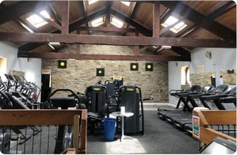 New Hall Hey Rd, Rossendale to rent Interior Photo- Image 1 of 5