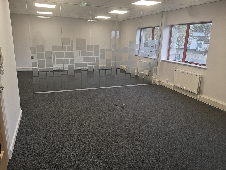 Arden Press Way, Letchworth Garden City to rent - Building Photo - Image 2 of 2