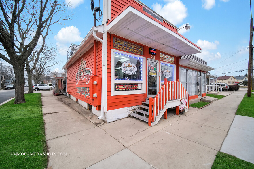 209-211 5th St, Aurora, IL for sale - Building Photo - Image 2 of 16