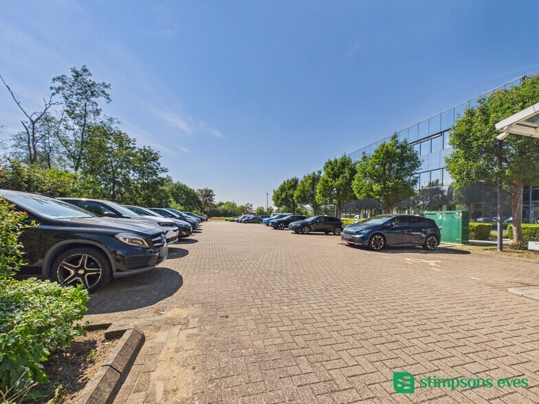 Whitehall Ave, Milton Keynes to rent - Building Photo - Image 2 of 4