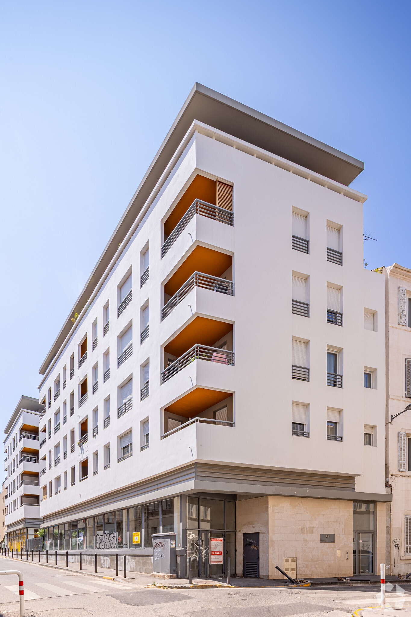 Retail in Marseille to rent Primary Photo- Image 1 of 8