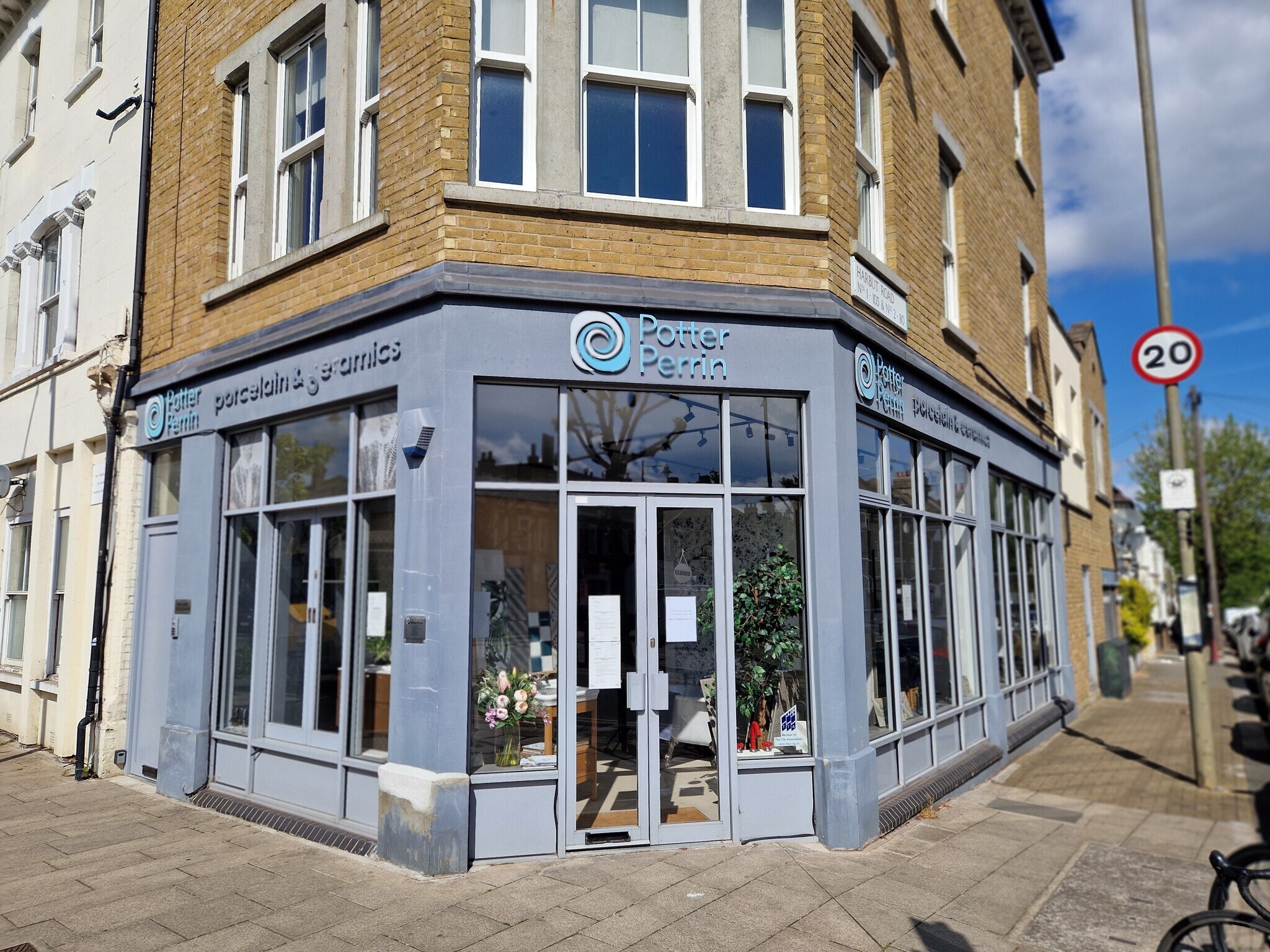 142 St Johns Hl, London for sale Building Photo- Image 1 of 1