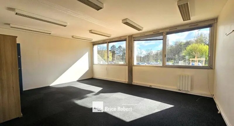 39 Chemin Des Peupliers, Dardilly to rent - Interior Photo - Image 3 of 7