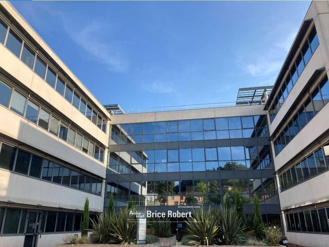 Office in Caluire-et-Cuire to rent Building Photo- Image 1 of 6