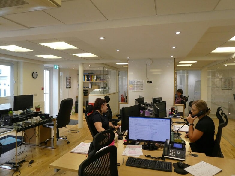 Lower Teddington Rd, Kingston Upon Thames to rent - Building Photo - Image 3 of 3