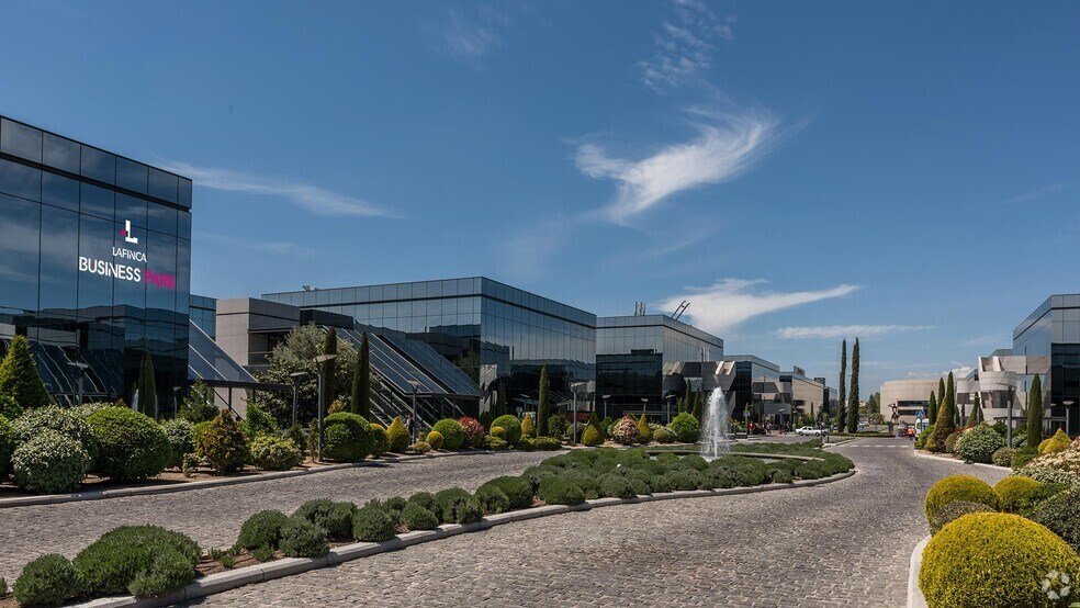 Paseo del Club Deportivo, 1, Pozuelo de Alarcón, Madrid to rent - Building Photo - Image 3 of 3