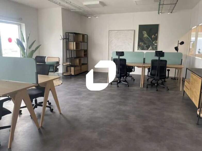 Office in Bègles to rent - Building Photo - Image 3 of 7