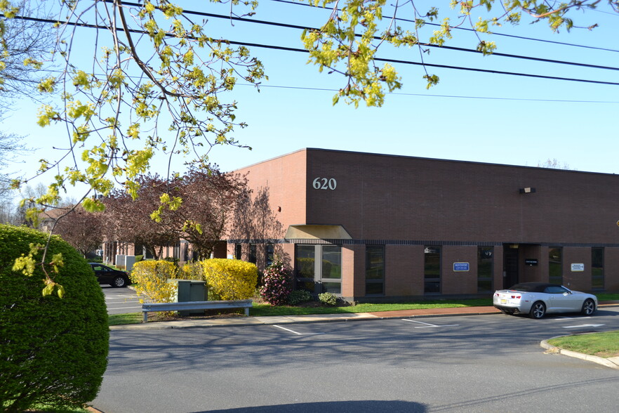 620 Shrewsbury Ave, Tinton Falls, NJ for rent - Building Photo - Image 1 of 3