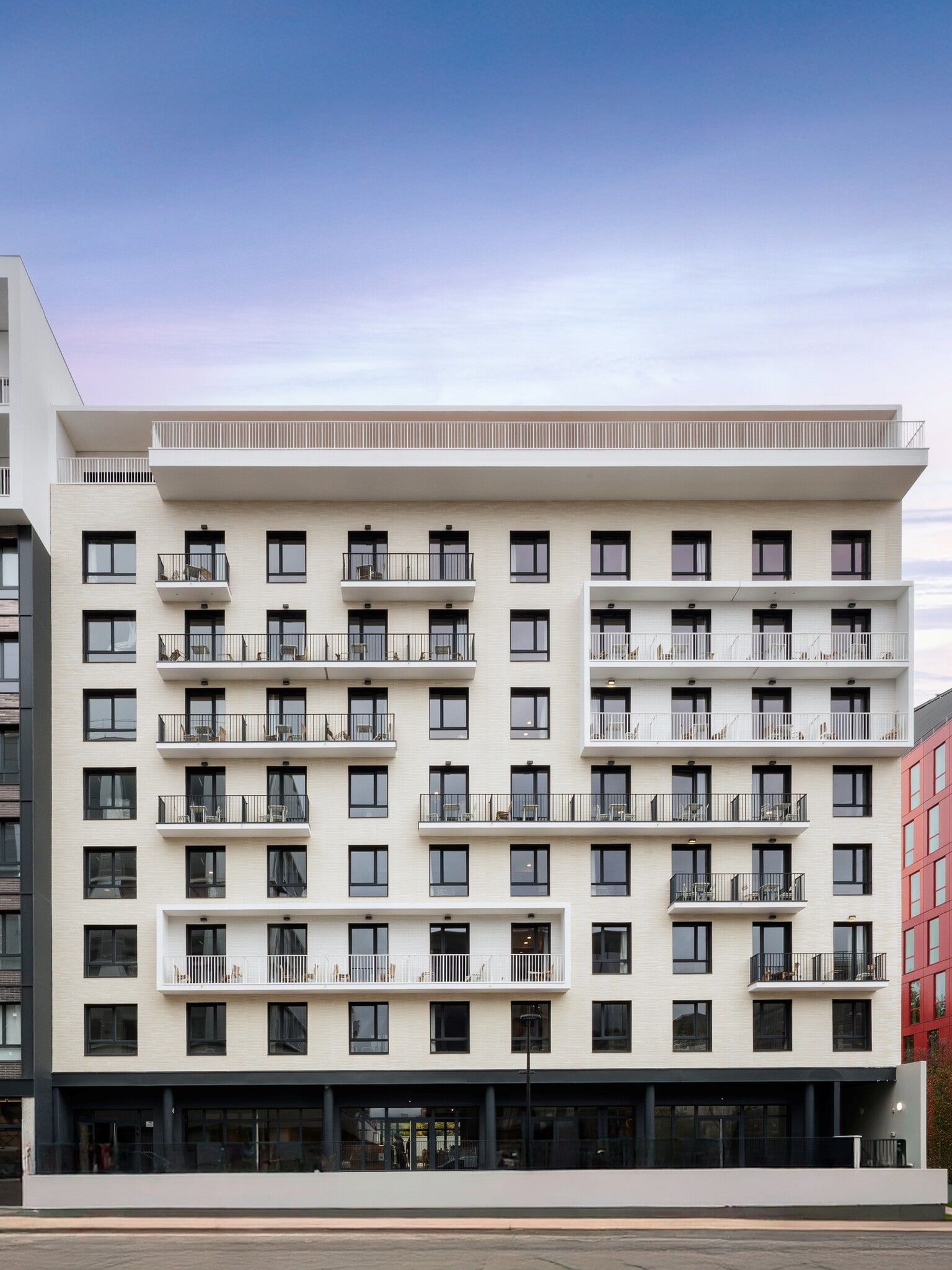 7-9 Rue Stephenson, Montigny-le-Bretonneux to rent Building Photo- Image 1 of 10