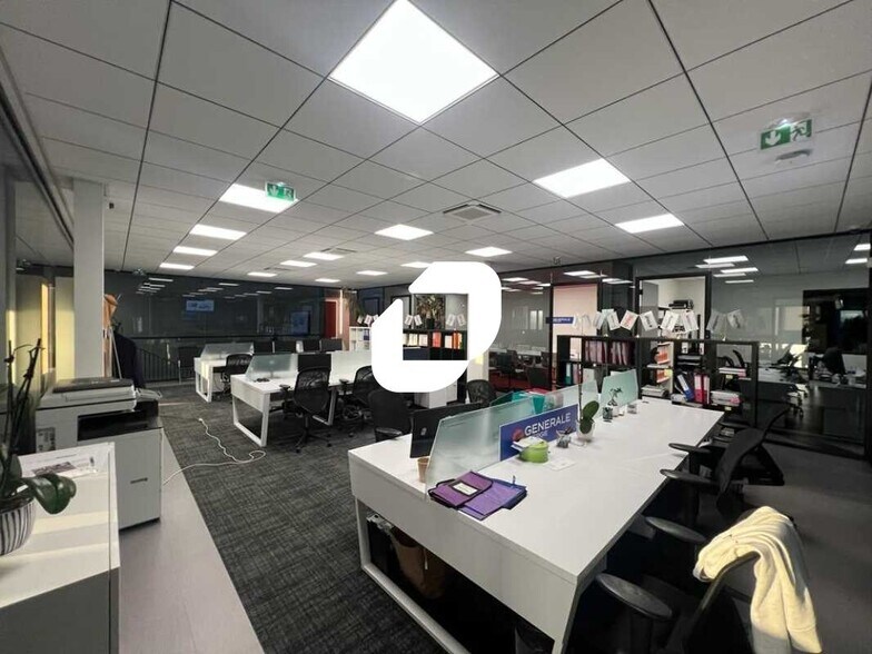 Light Industrial in Massy for sale - Interior Photo - Image 3 of 16