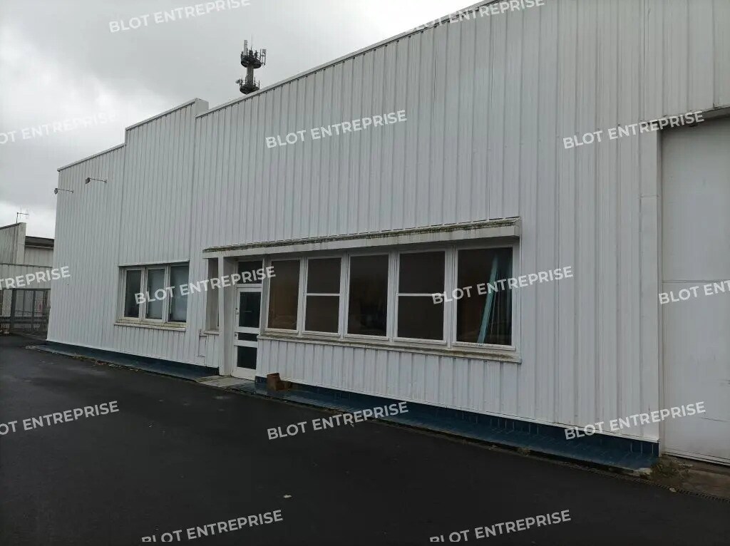 Location Entrepôt 530 m² - Photo 1