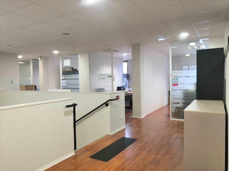 Office in Rouen to rent - Primary Photo - Image 2 of 4