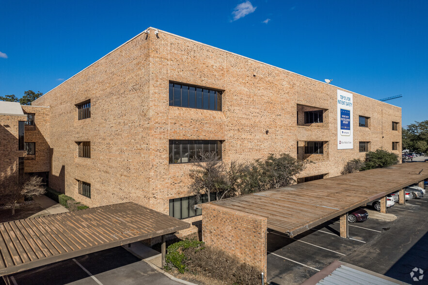 10 Medical Pky, Farmers Branch, TX for rent - Building Photo - Image 1 of 6