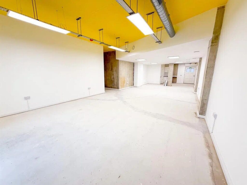 Salt Meat Ln, Gosport, HAM PO12 1GF - Unit 3b The Chandlers -  - Interior Photo - Image 1 of 2