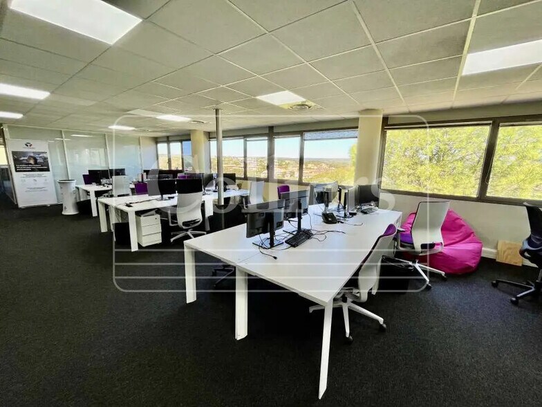 Office in Aix-en-Provence to rent - Interior Photo - Image 2 of 10