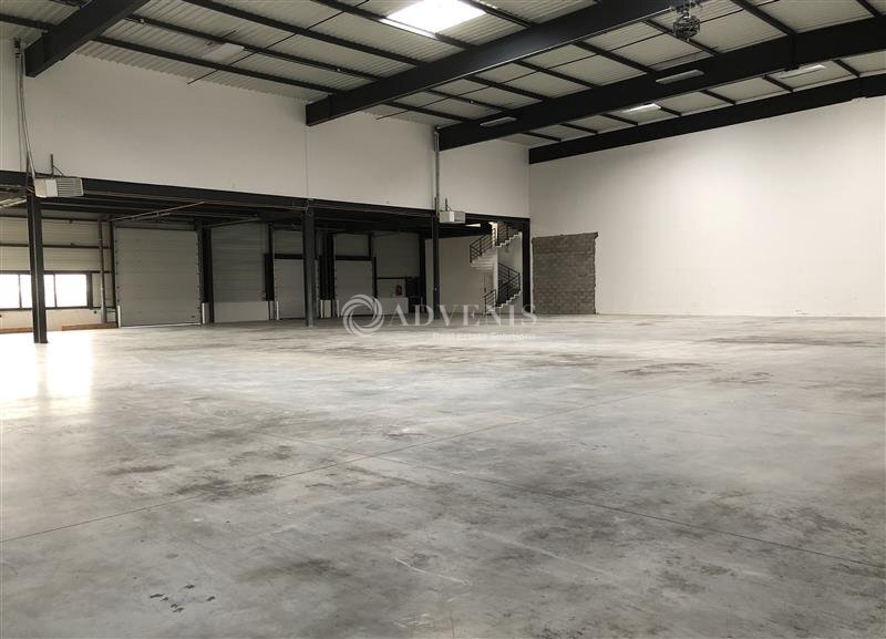 Light Industrial in Lieusaint to rent - Interior Photo - Image 1 of 13