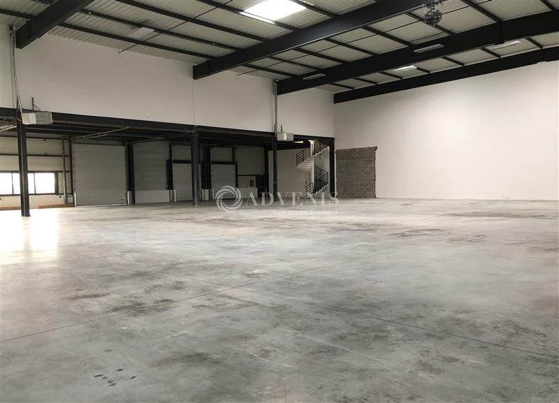 Light Industrial in Lieusaint to rent Interior Photo- Image 1 of 14
