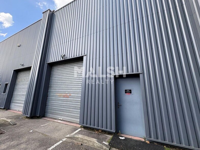Light Industrial in Vénissieux to rent - Building Photo - Image 2 of 2