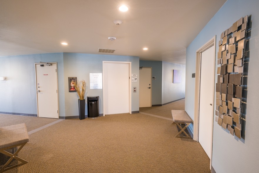 5605 Riggins Ct, Reno, NV for rent - Interior Photo - Image 3 of 10