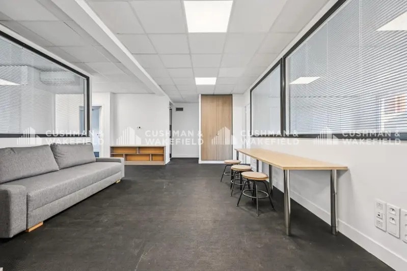 Office in Boulogne-Billancourt to rent - Building Photo - Image 3 of 10