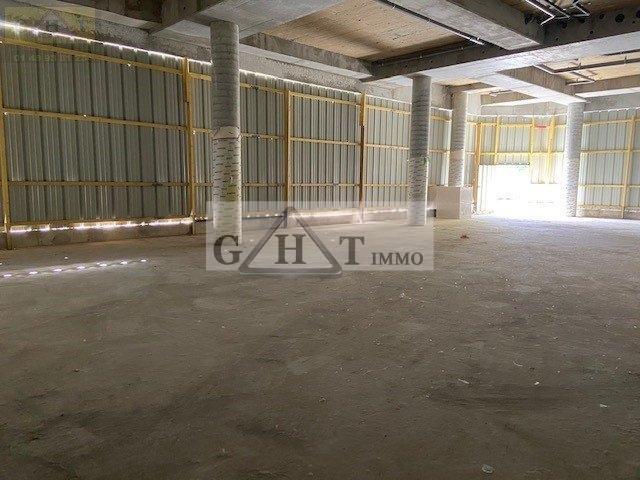 Retail in Ivry-sur-Seine to rent - Interior Photo - Image 2 of 3