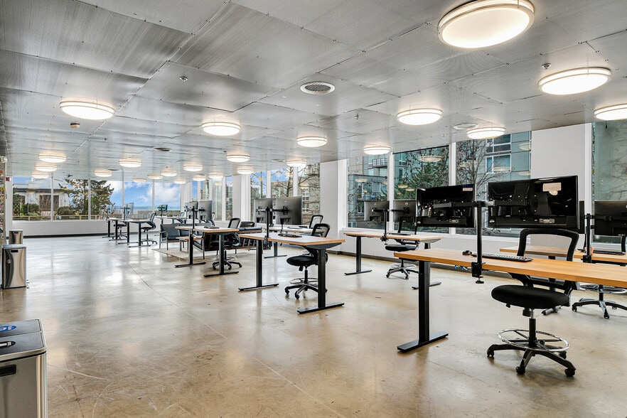 2727 Western Ave, Seattle, WA to rent - Interior Photo - Image 2 of 38